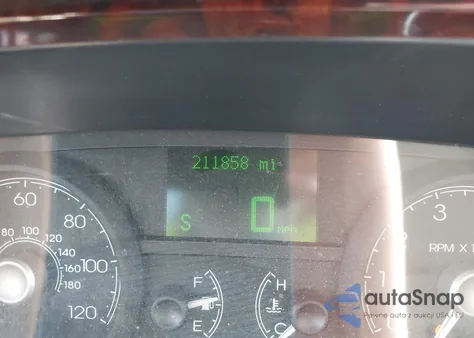 2006 Lincoln Town Car Signature Limited z USA, uszkodzony, nr VIN 1LNHM82V16Y651271